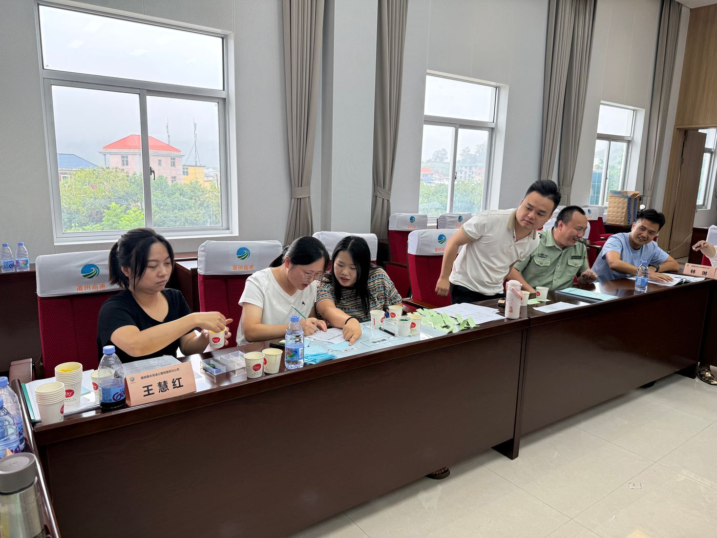 大家玩得很投入